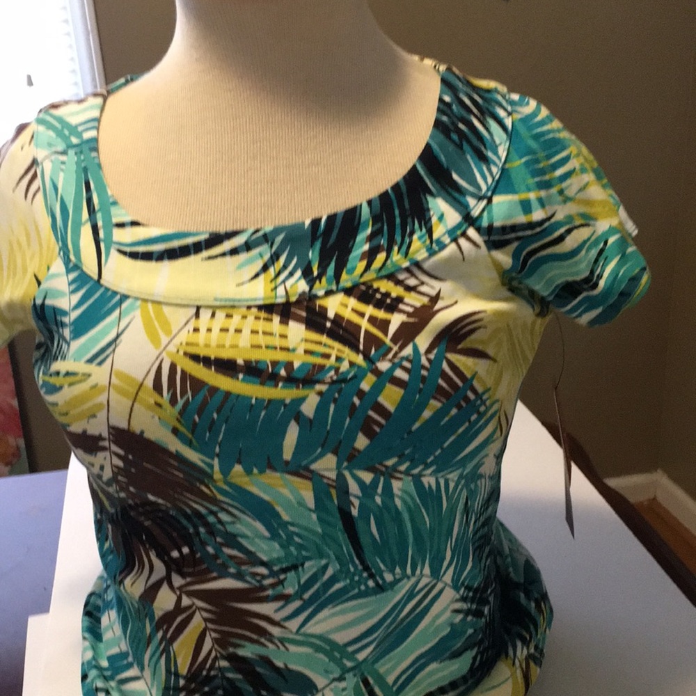 Ladies pull over top new with tags